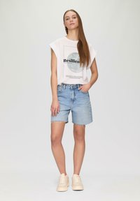 QS BERMUDA HIGH RISE - Denimové šortky - blau
