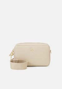 Selezionato, white clay