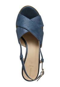 Sandal aperto blu con cinturini incrociati in materiale testurizzato, con soletta beige e cinturino alla caviglia regolabile.