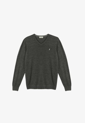Pull gris foncé à manches longues avec col en V et petit logo blanc brodé sur le côté gauche de la poitrine.