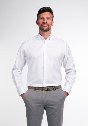 MODERN FIT - Business skjorter - weiß