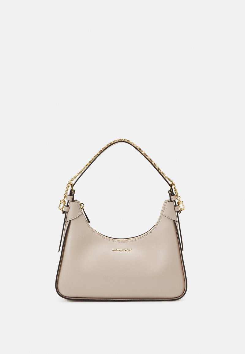 Petit sac à main en cuir beige avec anse chaîne dorée et logo Michael Kors sur le devant, sur un fond clair uni.