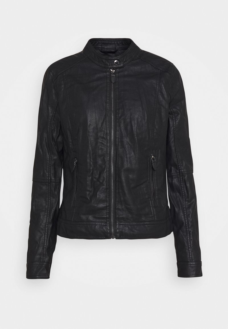 Veste en cuir synthétique noire avec fermeture éclair sur le devant, col montant, deux poches zippées sur les côtés et détails cousus sur les manches et l'ourlet.