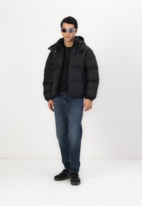 COACH PUFFER JACKET - Jakna ispunjena paperjem - black