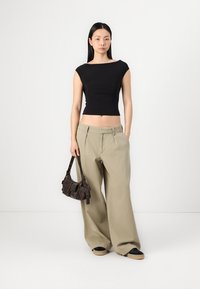 BDG Urban Outfitters CAP SLEEVE BACKLESS - T-paita - black
