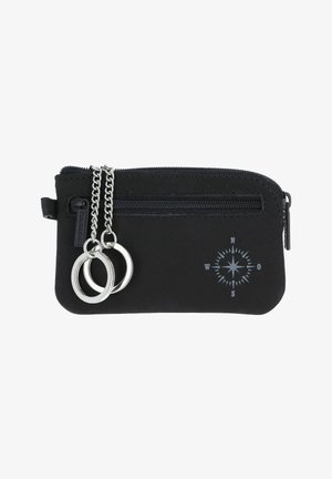 Pochette noire zippée avec deux porte-clés argentés sur chaînes et un motif de rose des vents à l'avant.