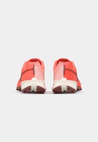 Nike Performance TERRA KIGER 10 - Tenisice za trail trčanje - hyper crimson/dark team red/sail/glacier blue