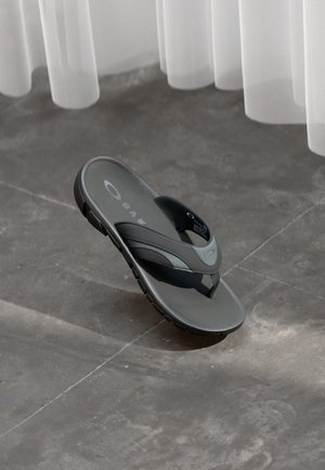 O COIL - T-bar sandals - blackout