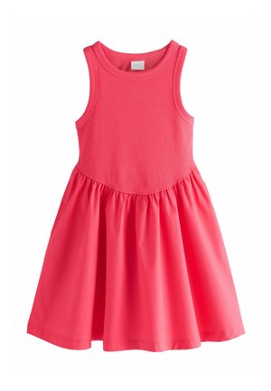 Lyserød ærmeløs kjole med ribbet overdel og en udvidet, opsamlet nederdel. Glat tekstur, rund halsudskæring og uden mønstre eller detaljer.