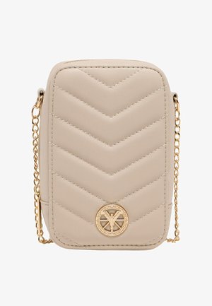 Beige gesteppte Umhängetasche mit goldener Kettenriemen und rundem goldfarbenem Emblem mit einem vom Vitruvianischen Menschen inspirierten Design auf der Vorderseite.