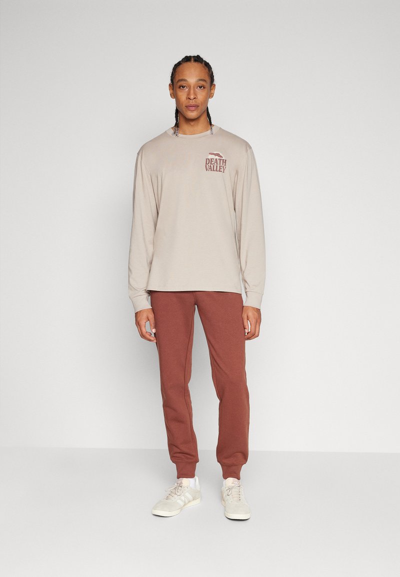Pier One 2 PACK - Tracksuit bottoms - tan