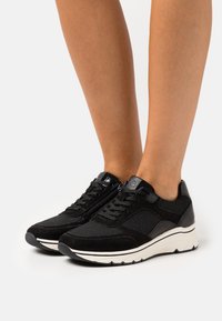 Tamaris Sportbačiai - black glam