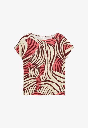 Top damski z krótkim rękawem, z abstrakcyjnym wzorem falistych pasków w kolorach czerwonym, różowym i kremowym oraz zaokrąglonym dekoltem.