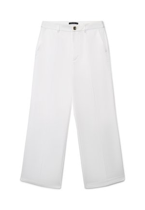 Pantalon blanc à jambes larges avec poches avant, passants de ceinture, fermeture à boutons et pli au centre de chaque jambe.