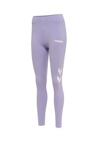 Fliederfarbene Leggings mit hoher Taille, weißem "HUMMEL"-Logo am oberen Oberschenkel und zwei weißen Chevron-Streifen am unteren Bein.