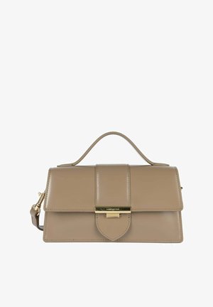 Beige Lederhandtasche mit strukturierter Form, Beschlägen in goldfarbener Ausführung, Obergriff und dekorativem Klappenverschluss. Glatte Textur und minimale Nähte.