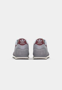 adidas Originals GALAXY OG UNISEX - Trainers - halo silver/shadow red/grey