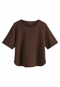 Hnědá dámská blůza s krátkým rukávem, kulatým výstřihem a volným střihem, vyrobená z hladkého materiálu, zobrazená na bílém pozadí.