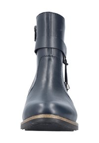 Dunkelblaue Leder-Ankle-Boots mit einem metallischen Reißverschluss und Riemendetails. Verfügt über eine abgerundete Spitze und eine flache Holzsohle. Glatte Textur.