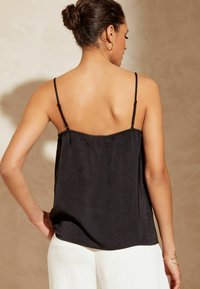 Love & Roses V NECK REGULAR - Blúzka - black
