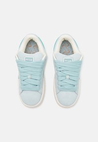 Puma UNISEX - Gördeszkacipők - dewdrop/warm white