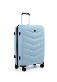 Tuhá kufřík světle modré barvy s chevronovým vzorem, černými akcenty, výsuvnou rukojetí a čtyřmi černými koly pro snadnou mobilitu.