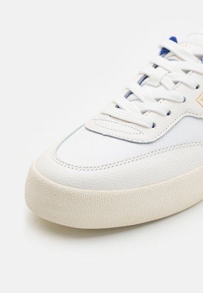 Polo Ralph Lauren COURT STRIPED - Športni copati - white/sporting royal