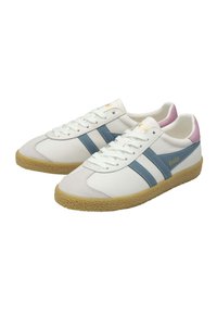 Sneakers bianchi con strisce blu, accents in suede grigio e suola in gomma. Presentano punta tonda e design con lacci con dettaglio del logo dorato.