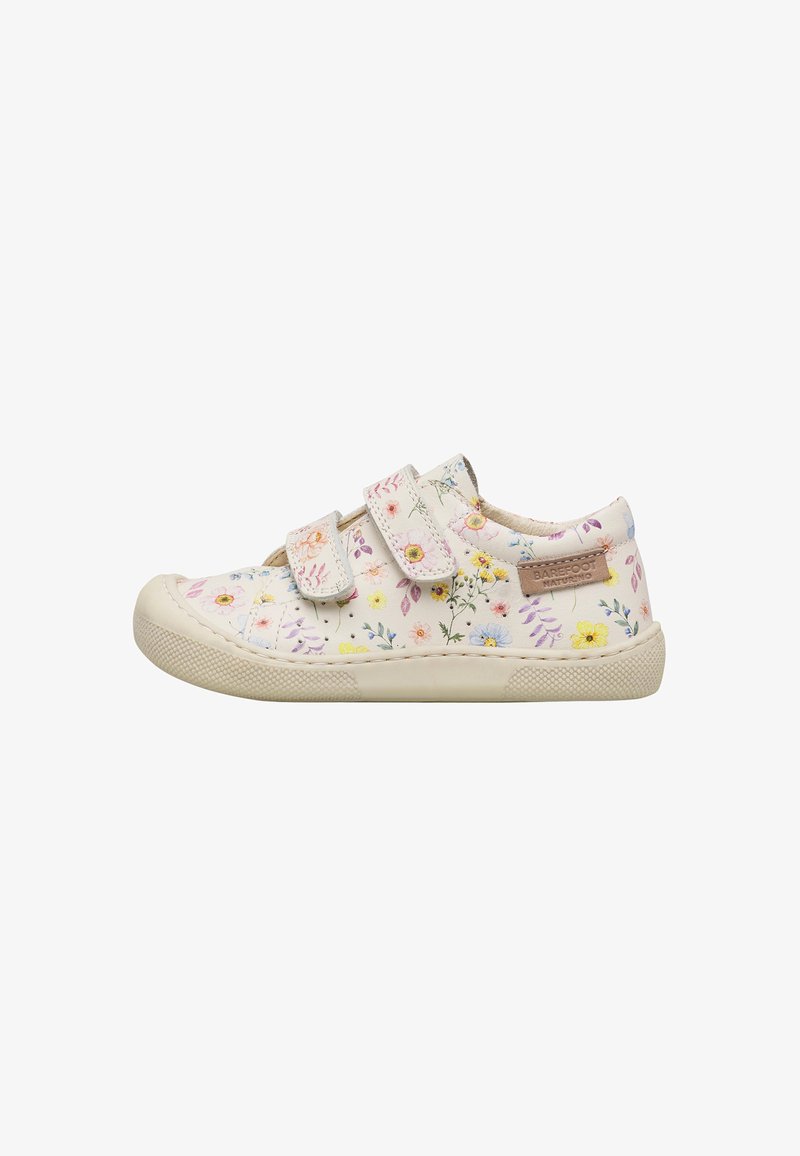 Zapato beige para niños con patrón floral multicolor, dos correas de Velcro y suela de goma texturizada, con la etiqueta "Barefoot Naturino" en el costado.