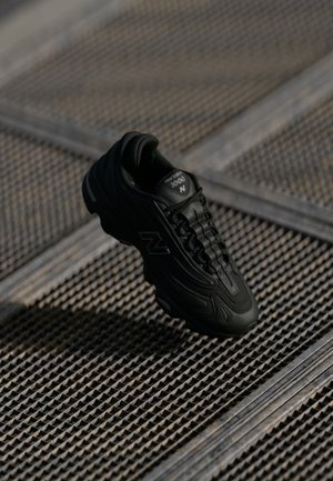 1000 UNISEX - Trainers - black