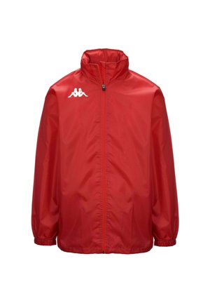 Veste imperméable rouge avec un col haut, des manches longues, des poignets élastiques et une fermeture éclair à l'avant. Présente un logo blanc sur la poitrine gauche.
