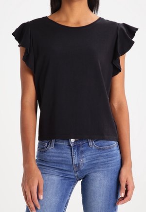 Top corto nero a maniche corte con dettagli arricciati, realizzato in tessuto morbido, con scollo rotondo e vestibilità comoda. Abbinato a jeans blu.
