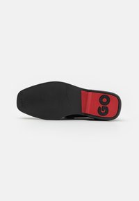 HUGO IKER - Pantofi slip-on - black