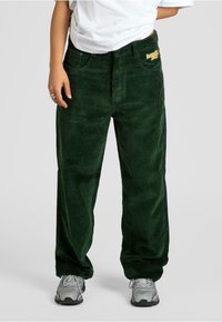 Unselected, forest green