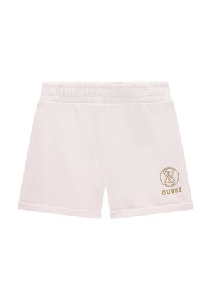 Pantalones cortos blancos con cintura elástica y un pequeño logo dorado de Guess y emblema en la parte inferior izquierda de la pierna.