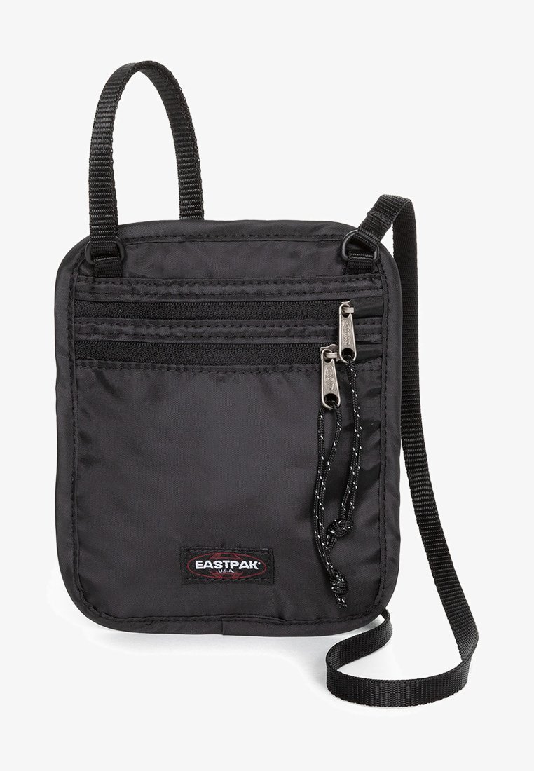 Borsa in nylon nera con due tasche frontali con zip, tracolla regolabile e logo Eastpak. Presenta una texture liscia e un design rettangolare piatto.