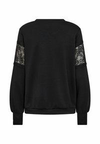 Schwarzes Sweatshirt mit langen Ärmeln, die über Spitzenverzierungen an den Schultern verfügen, gerippten Bündchen und einem taillierten Saum. Gesamte glatte Textur.