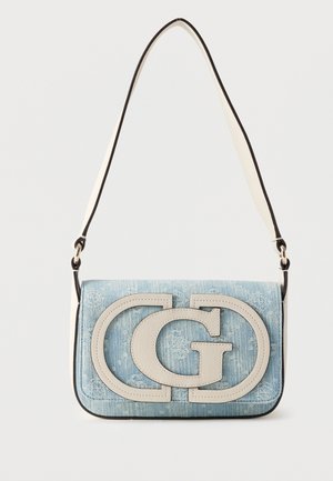 Lichtblauwe denim schoudertas met groot wit verweven "G" en "C" logo aan de voorkant en een witte verstelbare riem.