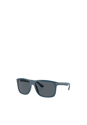 Occhiali da sole rettangolari con lenti grigio scuro. La montatura è in plastica opaca color teal con una texture liscia e accenti metallici sulle aste.
