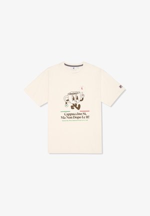 Cremefarbiges Baumwoll-T-Shirt mit einem Grafikmotiv eines Tassencharakters und dem Text "Cappuccino Si, Ma Non Dopo Le 11!" in Braun und Grün. Kurze Ärmel.