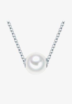 Collar de cadena plateada con una gran perla blanca redonda, superficie suave con un ligero brillo, asegurada por cierres de plata a ambos lados.
