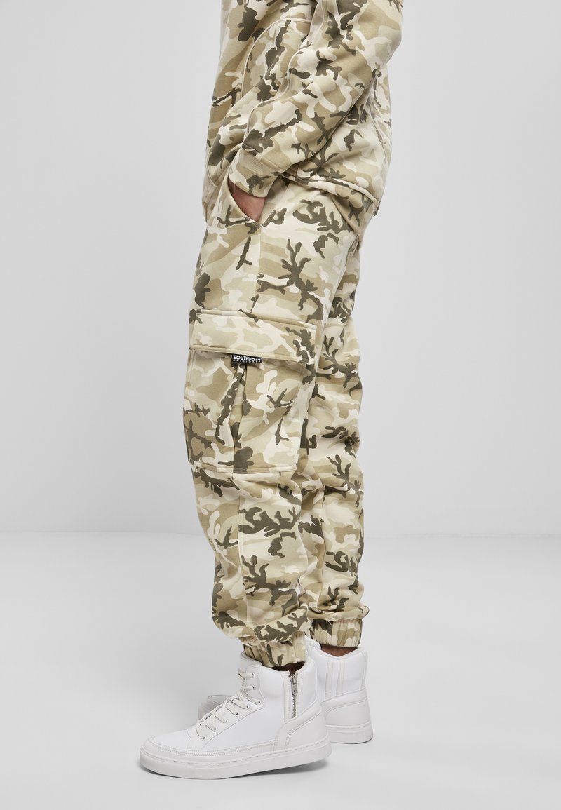 Herren Trainingsanzüge | Southpole Jogginghose sand camouflage/mehrfarbig - GZ66718 Herren Trainingsanzüge | Southpole Jogginghose sand camouflage/mehrfarbig - GZ66718