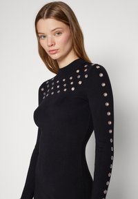 Even&Odd EYELET INSERTS NESK AND SLEEVES PERKIN NECK MINI BODYCON DRESS - Džemperkleita - black/silver