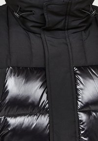 Kings Will Dream Väst - black