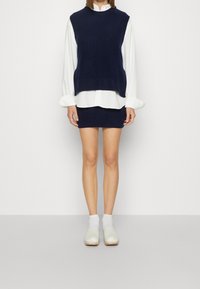 DESIGNERS REMIX Sweter