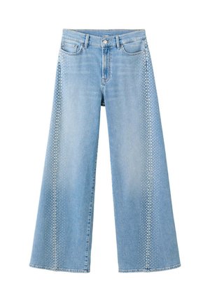 Vaqueros de pierna ancha azul claro con líneas verticales tachonadas a lo largo de las costuras exteriores y diseño clásico de cinco bolsillos.