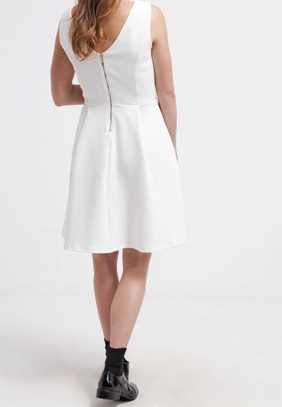 Robe Blanche NAF NAF Taille 38 - Neuve Avec étiquette, Manque Un Petit Bouton (à Recoudre)