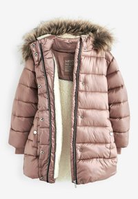 Chaqueta acolchada en rosa palo con capucha de piel sintética, cierre de cremallera y suave forro interior. Presenta botones a presión y puños de canalé.