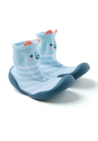 Chaussures d'eau rayées bleues et blanches avec un dessus en tissu doux arborant un design de visage souriant et une semelle en caoutchouc flexible pour une bonne traction.