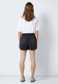 Noisy May Nmsmiley Pantaloncini In Jeans Donna - Mix Blu Chiaro, Taglia XS - Corti Denim Con Tasche E Cerniera